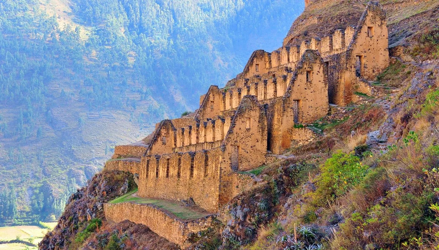 Pinkuylluna y Pueblo Inca